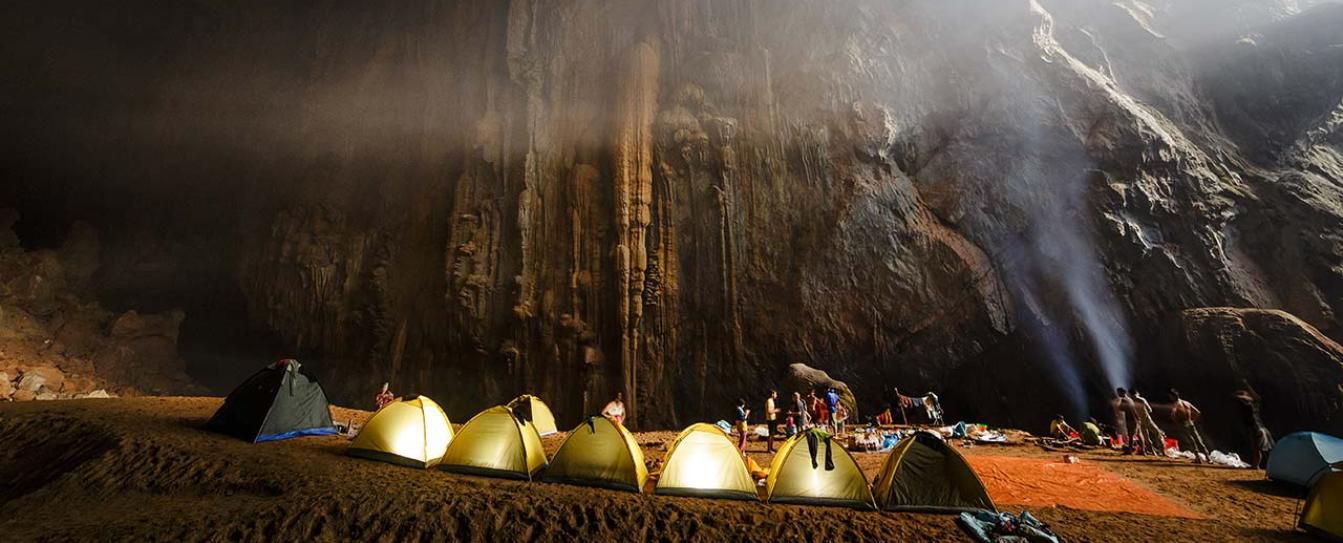 Explore the largest cave of the world: Son Doong cave
