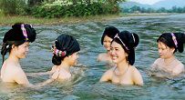 Beautiful Thai girls naked bathing is the big inspiration for photographers