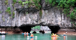 Kayaking in the area of Lan Ha Bay