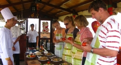 Join in the cooking class on Cinnanmon Cruise