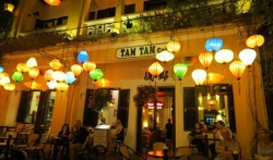 Hoian is sparkling when the night falls down