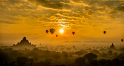 the sky of Bagan is marvelous with a lot of balloons