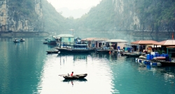 Visit Halong fishing village