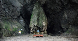 Huong Tich Cave which have supernatural power