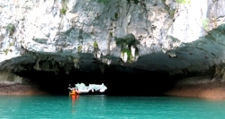 Bright-Dark cave in Lan Ha Bay