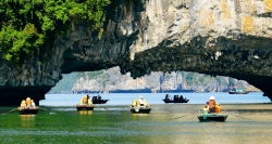 Rowing boat (or kayaking) in Lan Ha Bay - Wonderful with forest-limestone