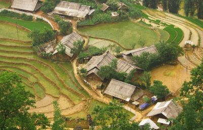 https://www.fareastour.asia/images/gallery/tour_tour/lao-chai-village-in-the-pouring-season.JPG