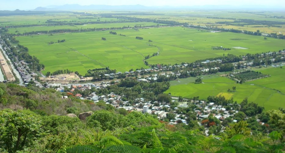 From Sam mountain, you can take an overview to Chau Doc