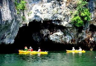 Let's indulge yourself with the beguiling activities on Lan Ha Bay.