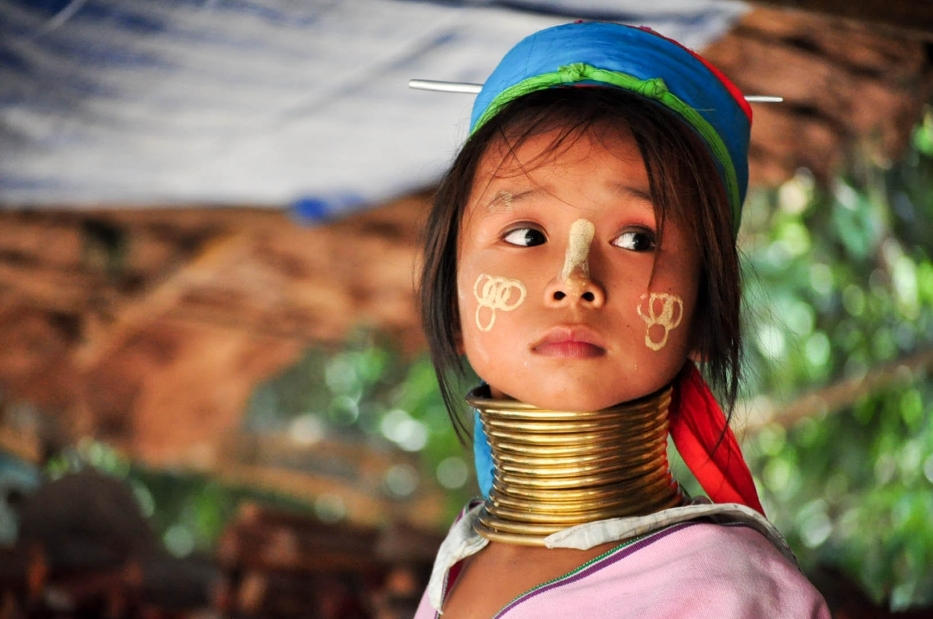 the 'long neck' tribal women have to put on a piaster bangle when they had been 5 years old.