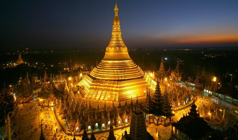 Visiting Yangon, admire the spectacular beauty of Shwedagon Pagoda from everywhere.