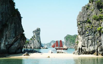 Let's enjoy private region in Halong Bay via your cruise trip.