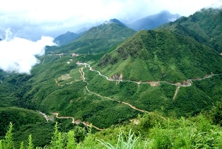 Laos to Vietnam with panorama at Heaven Gate Pass, which is located between Lai Chau & Lao Cai.