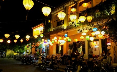 Hoian at night looks like the miraculous world in a fairy-tale.