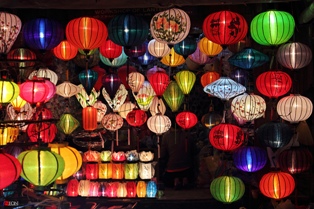 Make the most of sweetest time in the romantic town of Hoian.