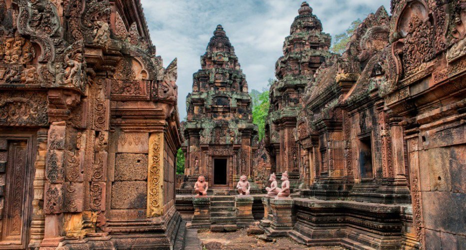 Banteay Srei for 14 days Vietnam Cambodia Laos tour.