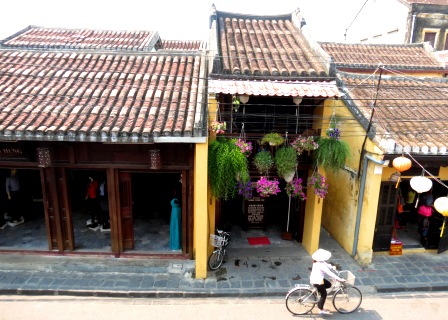 Hoian with a slow life and the old-age houses.
