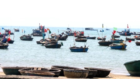 Experience the 30 km seaside way to Hoian.