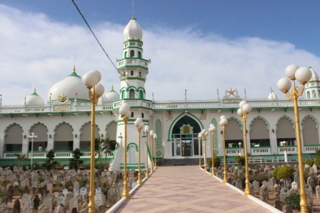You will be surprising by the beguiling architecture of mosque in Chau Giang.