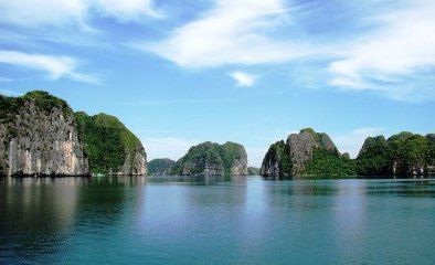 Thousand of Islets in surface of Halong Bay for your Vietnam in 5 days tour.