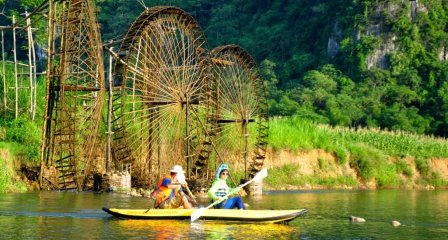 Enjoy the kayaking activity on the stream of Pu Luong