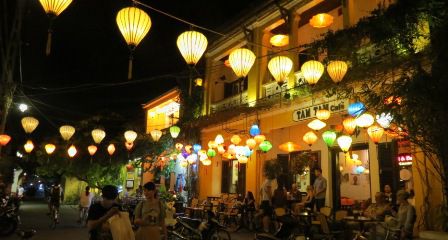 Let immerse in the romantic world of Hoian with the colorful lanterns