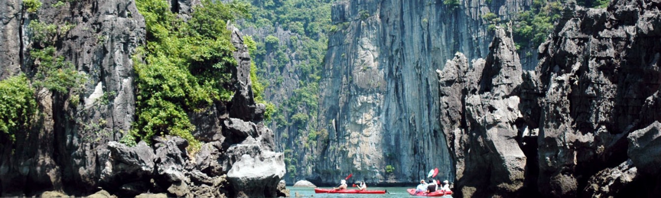 Kayaking in Lan Ha Bay between the spectacular limestone mountains