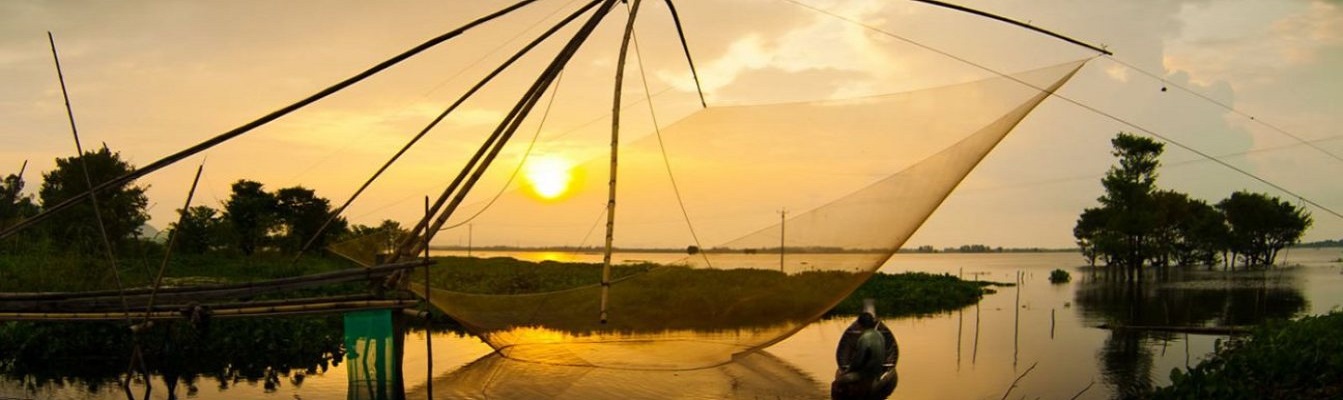 Contemplate the romantic sunset in Mekong River