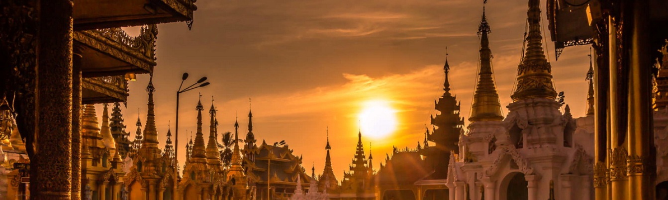 Admire a splendid Yangon in the sunset with its sparkling golden pagodas