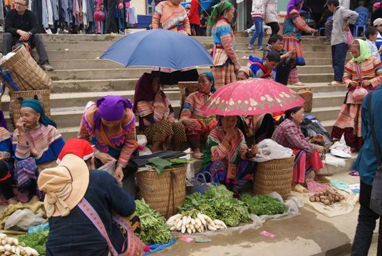 /Bac-ha-sunday-market