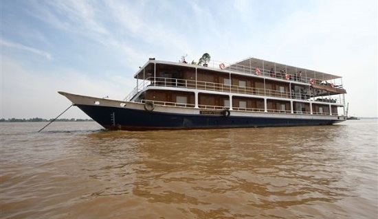 You can take a canoe or ferry to transfer to Siem Reap