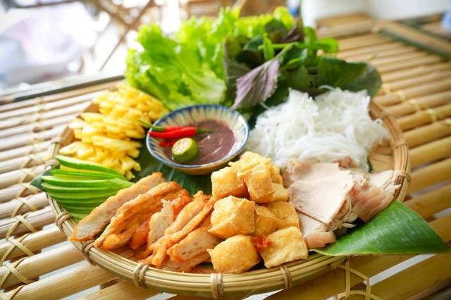 Bún Đậu Mắm Tôm - a very different dish