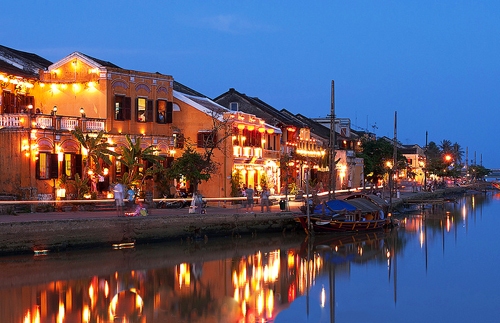 Wandering around Hoian Old Town at night