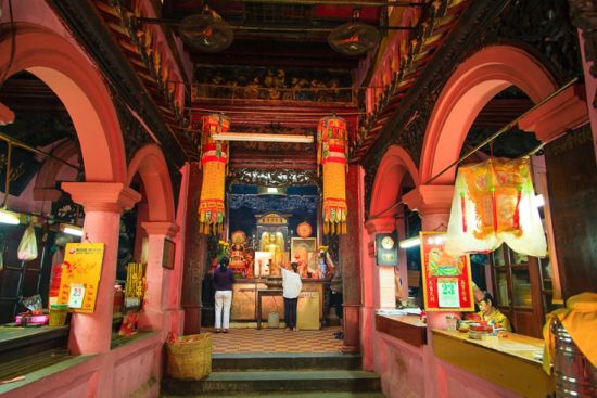 Inside Emperor Jade Pagoda 