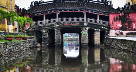 Chua Thay Temple (Japanese Covered Bridge) in Hoian 