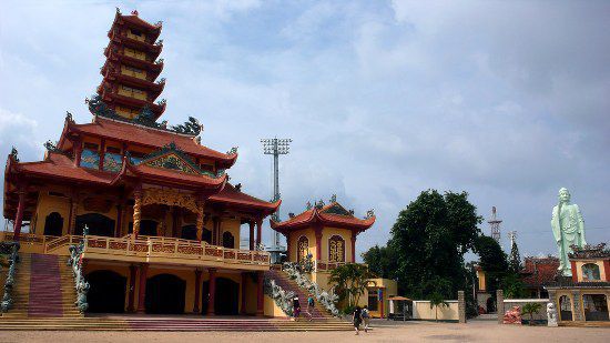 /Long-Khanh-pagoda-the-biggest-pagoda-in-the-city