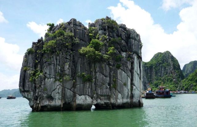 Dinh Huong Islet is known as of the must-see thing when visiting Halong