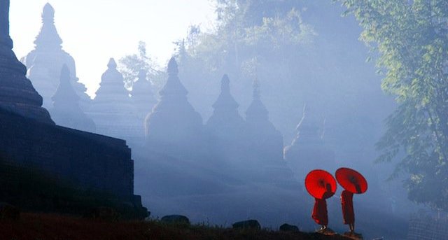 Mrauk-U - the lost city is bobbing in the morning dew