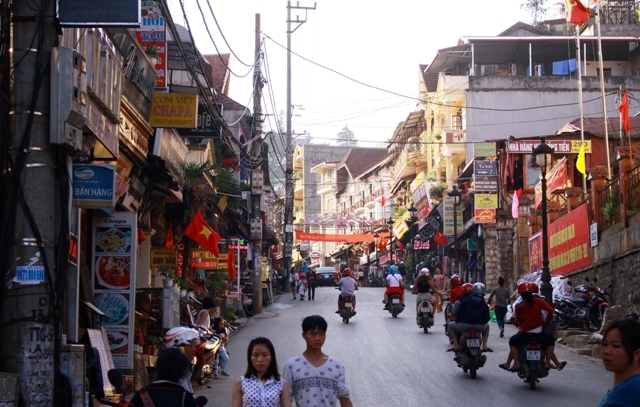 Sapa Town with various shops and restaurants 