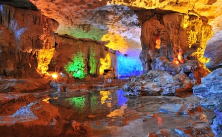 Thien Cung Cave - a thing to visit in Halong Bay