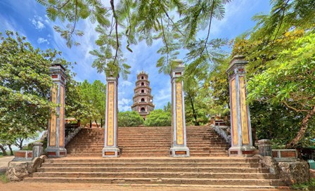 Thien Mu Pagoda - the oldest one in Hue, it is also a Buddhist symbol