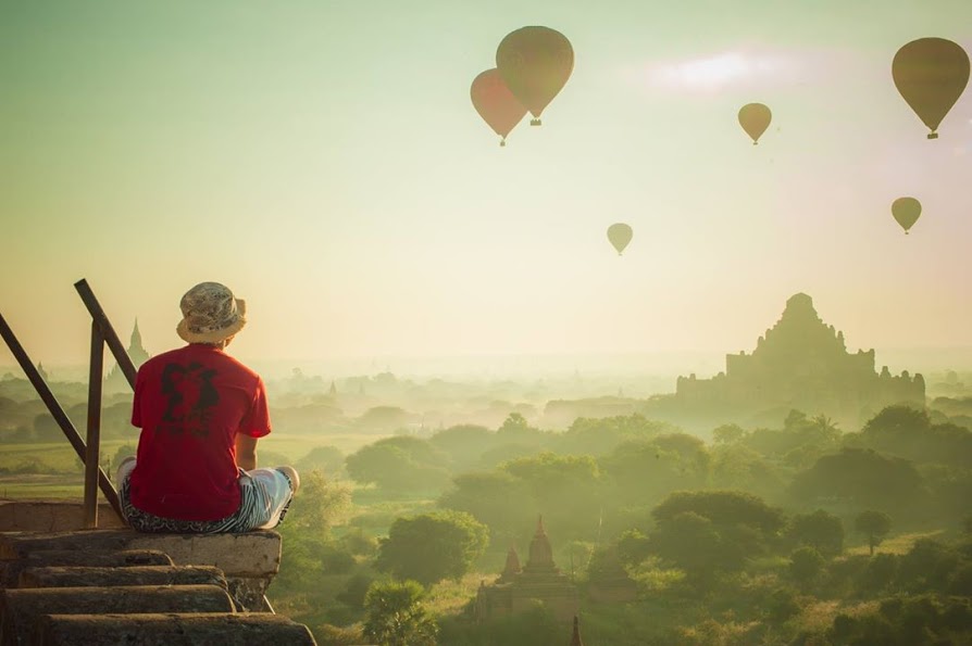 Take your eyes to feel the most magical moment of Bagan
