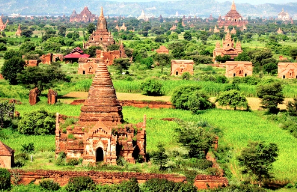Overview of Bagan from the peak of mountain