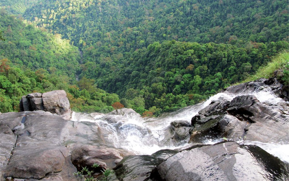 Do Quyen waterfall in the summer