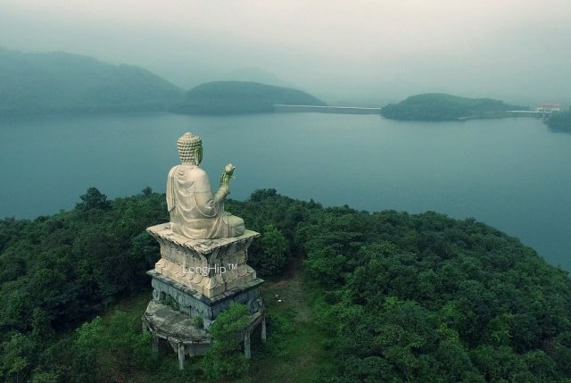 Guan Yin statue in Bach Ma National Park