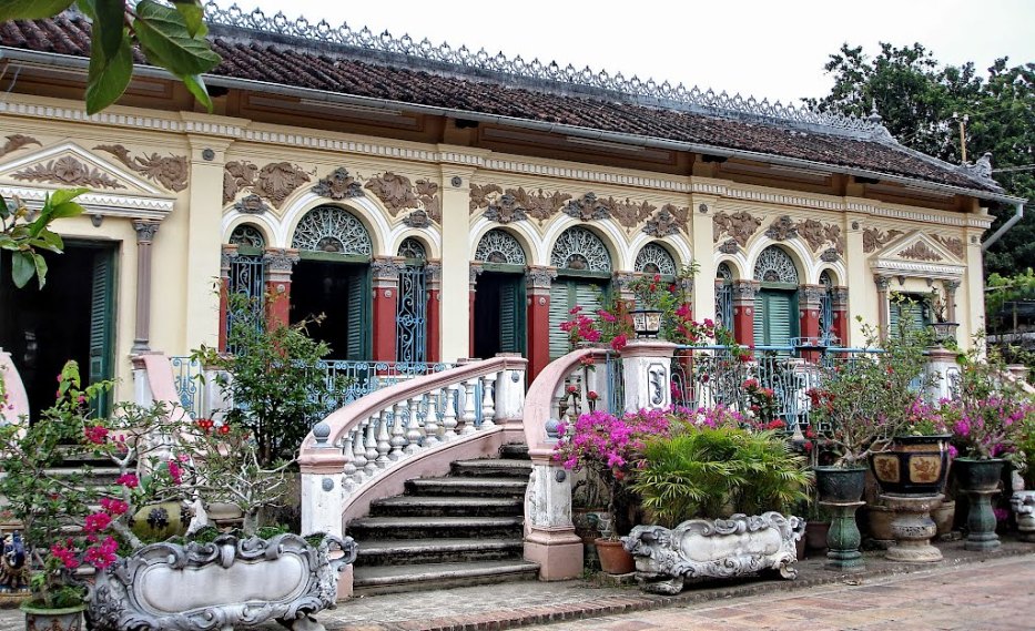 Overview of Binh Thuy ancient house