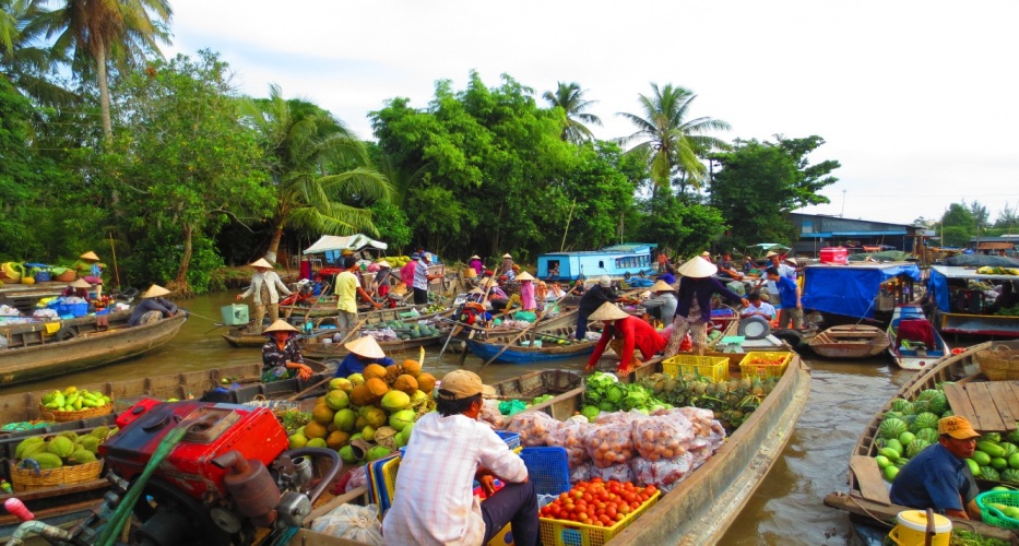 Almost of them often sell fruits, flowers and other agricultural products