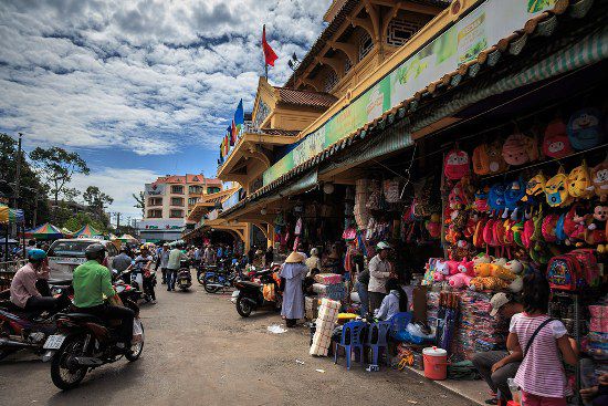 Binh Tay Market is a popular breakfast area of local people