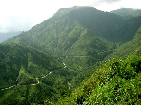 the road leading to the top of Fansipan