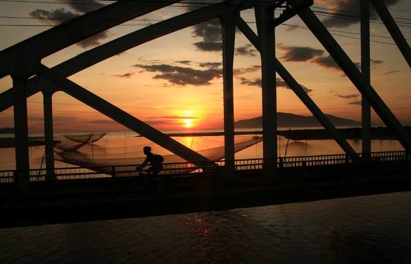 Cross over the interesting bridges of Da Nang.